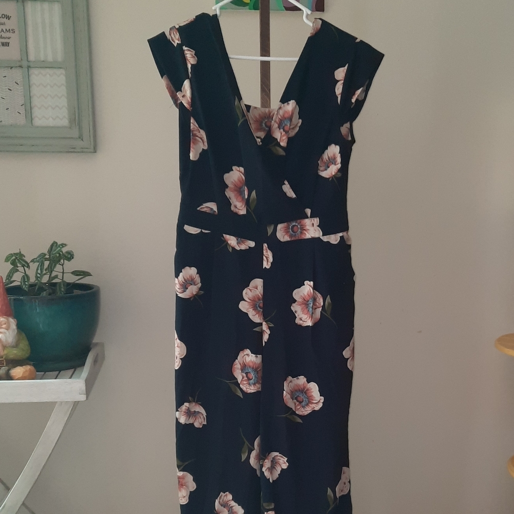 Lydelle sz L floral jumpsuit
